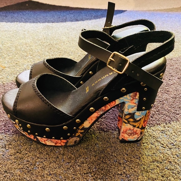 Chinese Laundry Boho Studded Wedges! Brand New! - Picture 3 of 7
